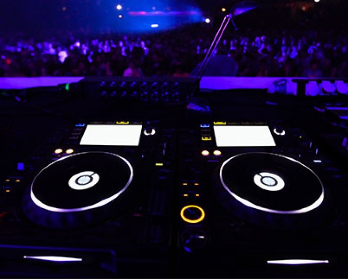 How Much Does It Cost To Hire A DJ 2023 DJ Rates & Prices Wedding DJ Costs
